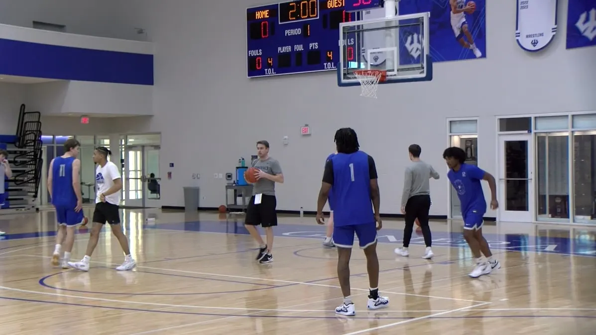 Washington and Lee men's basketball players run a drill during practice.